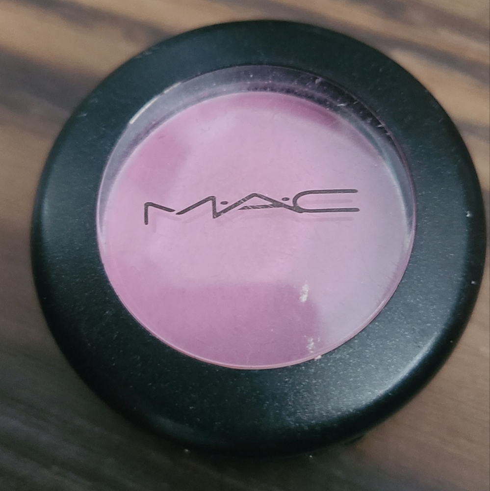 MAC Miss Piggy Eye Shadow